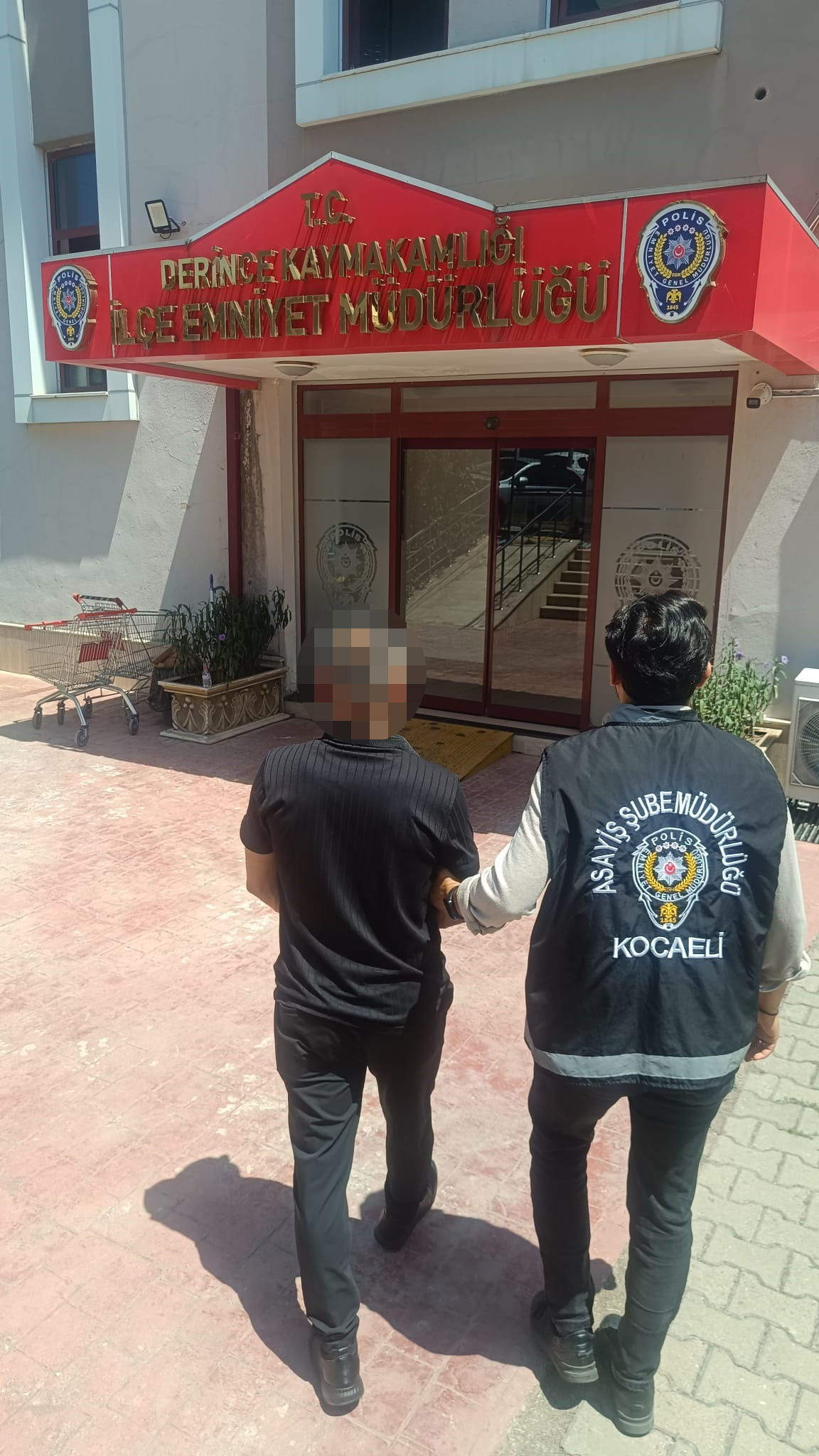 Kocaeli'de Nitelikli Dolandırıcılıktan Aranan Şahıs Yakalandı