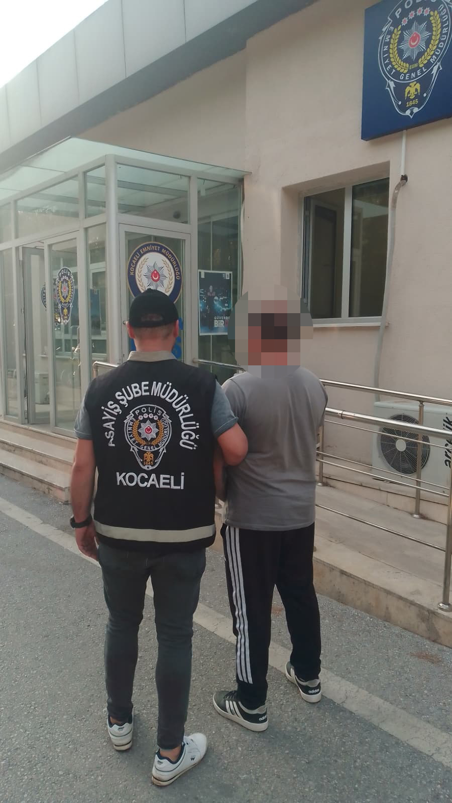 İzmit'te Uyuşturucu Suçundan Aranan Şahıs Yakalandı