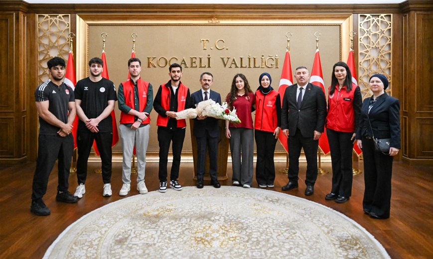 Kocaeli Valisi İlhami Aktaş, Gençlik Haftası Etkinlikleri İçin Gençlerle Bir Araya Geldi