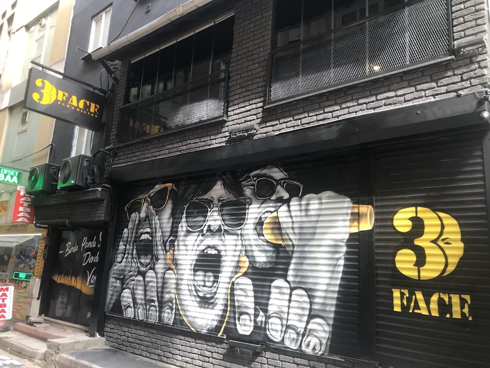 3 Face Pub