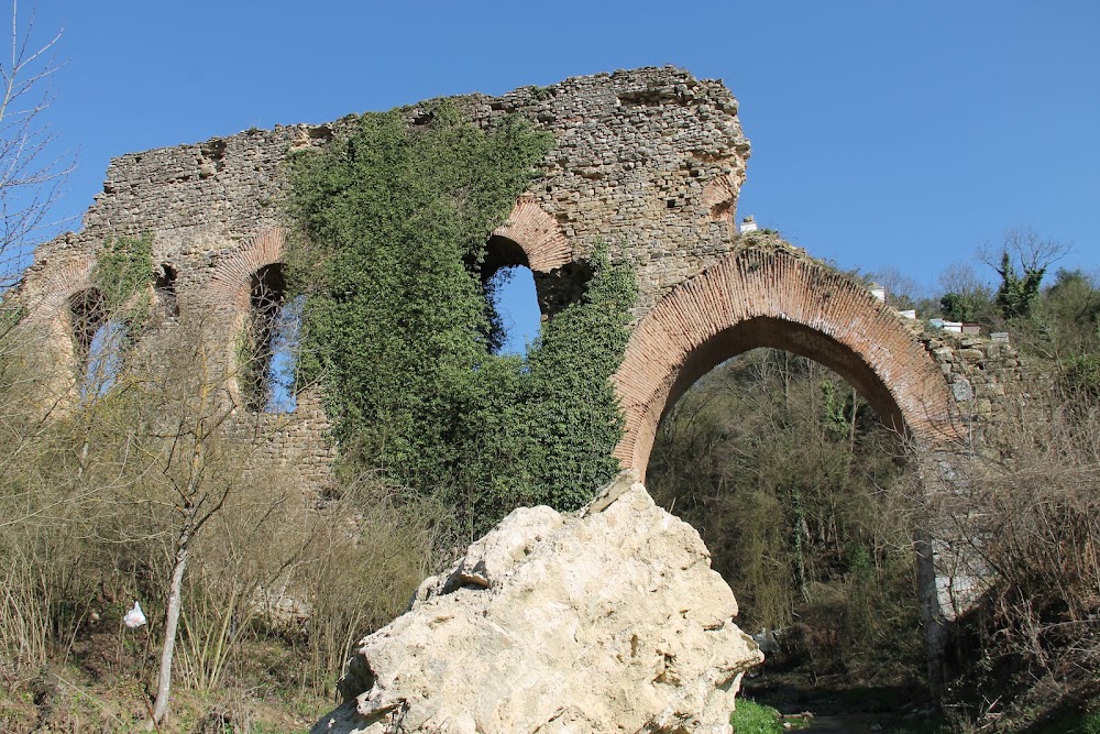 Antik Su Kemeri (üçtepeler)
